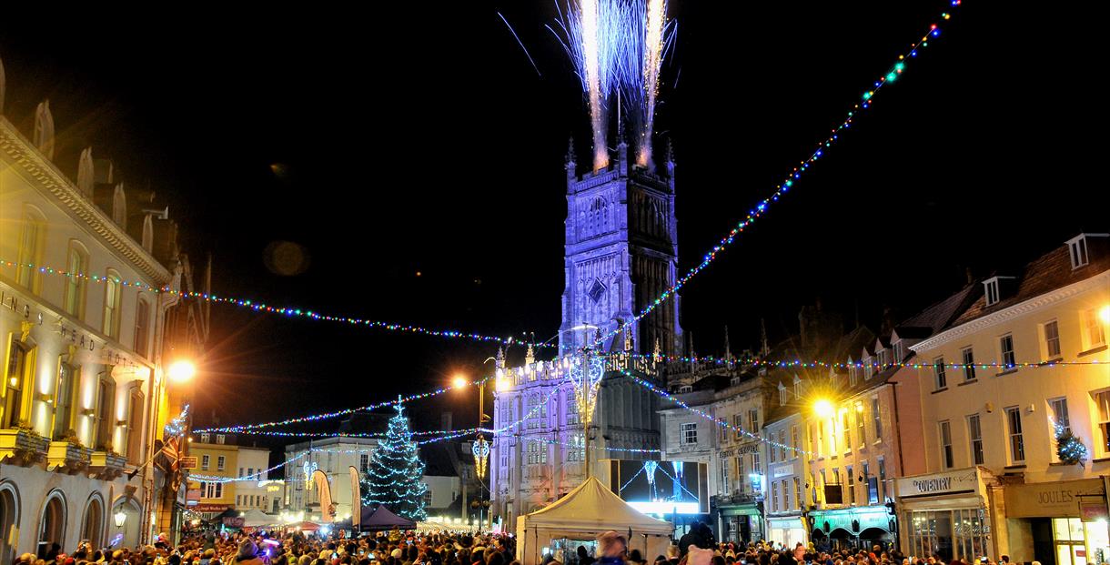Nighttime photo of Cirencester market at Christmas in the Cotswolds.